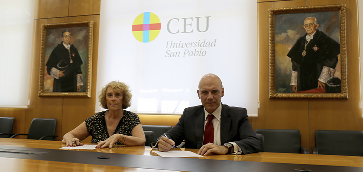 Professor da UNEATLANTICO e diretor da Cátedra FUNIBER, Durántez Prados, assina um acordo com a Cátedra CEU Casa de Áustria
