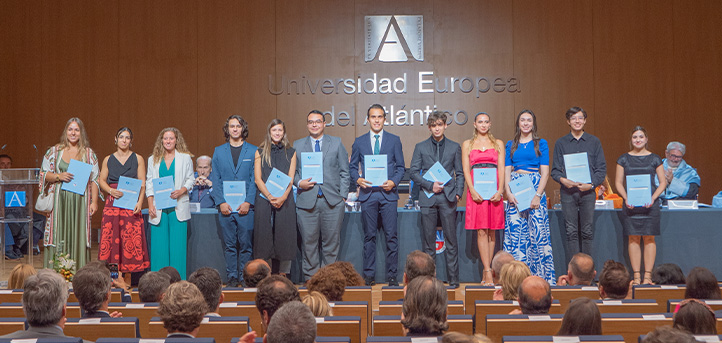 UNEATLANTICO realiza entrega de diplomas aos melhores desempenhos acadêmicos da sexta promoção de graduados