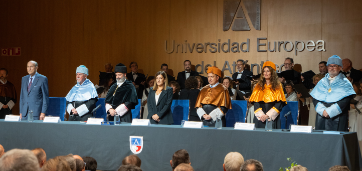 UNEATLANTICO celebra cerimônia de abertura do novo ano acadêmico e entrega diplomas aos melhores alunos