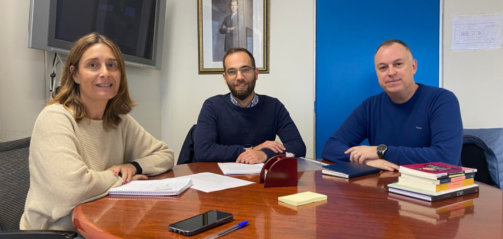 Carlos Lago e Josep Alemany representam a UNEATLANTICO em uma reunião com o Diretor Geral de Esportes para dar continuidade à sua colaboração e promover novas iniciativas
