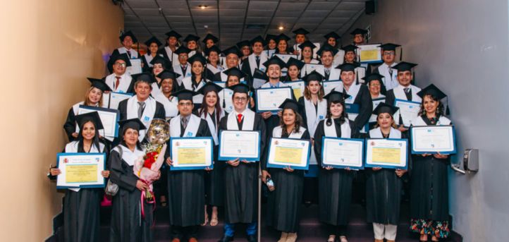 UNEATLANTICO realiza cerimônia de entrega de títulos para bolsistas no Equador