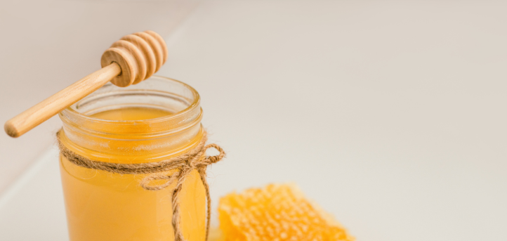 Um estudo da UNEATLANTICO sobre os efeitos do mel de abelhas sem ferrão nos agentes patogénicos multirresistentes
