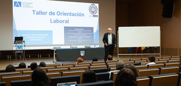 A Universidade Europeia do Atlântico, em colaboração com o College of Chemists, organizou um workshop sobre orientação profissional
