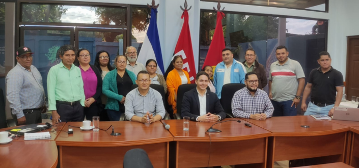 Luis Prado, professor da UNEATLANTICO, dá uma palestra sobre “O debate e o discurso público como ferramenta na sala de aula” no Ministério da Educação da Nicarágua