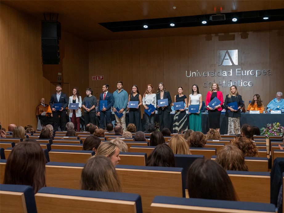 UNEATLANTICO entrega diplomas aos melhores registos académicos da sétima turma