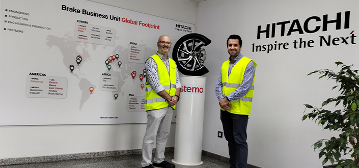 Jorge Crespo, diretor da licenciatura em Engenharia de Organização Industrial, visita a fábrica da Hitachi Astemo para estabelecer as linhas de colaboração.