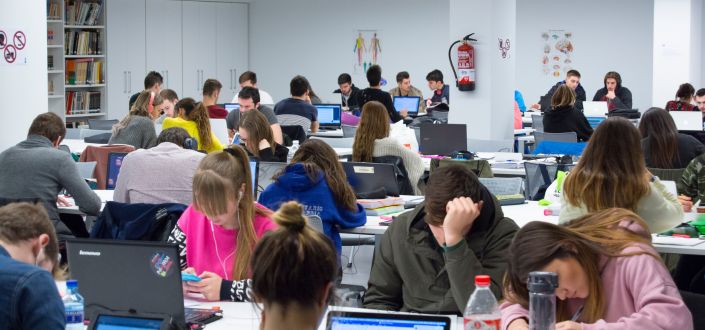 A UNEATLANTICO abre a biblioteca e as salas de estudo para apoiar os alunos em seus exames finais