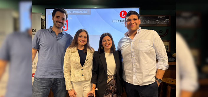 Marcelo Solís, delegado da Faculdade de Ciências Sociais e Humanas da UNEATLANTICO participa no II Encontro de Jovens Economistas da Cantábria