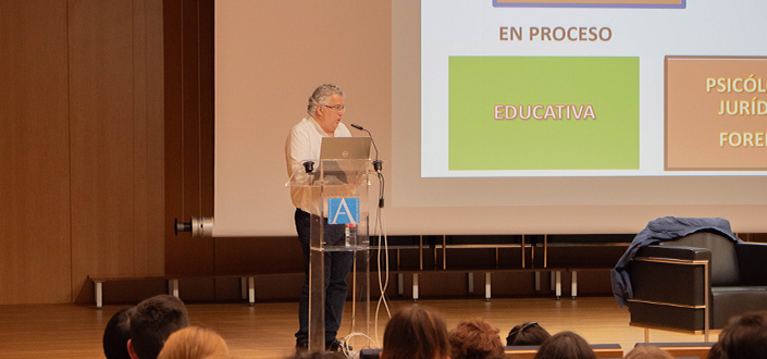A UNEATLANTICO organiza uma série de conferências em colaboração com o Colégio Oficial de Psicologia da Cantábria