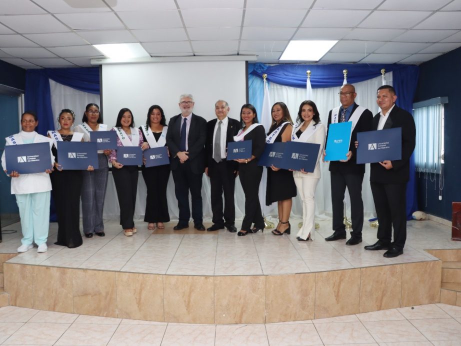 UNEATLANTICO realiza cerimónia de formatura em Chiriquí, Panamá