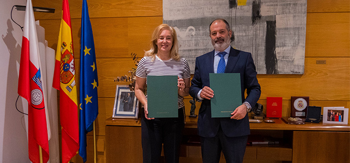 A UNEATLANTICO e o Parlamento da Cantábria assinam um acordo de colaboração que facilitará a realização de estágios para estudantes