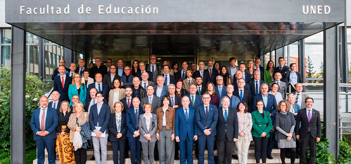 O reitor magnífico da UNEATLANTICO participa na sessão plenária do Conselho de Universidades