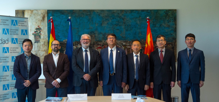 Representantes da Universidade de Shenyang visitam o campus universitário da UNEATLANTICO
