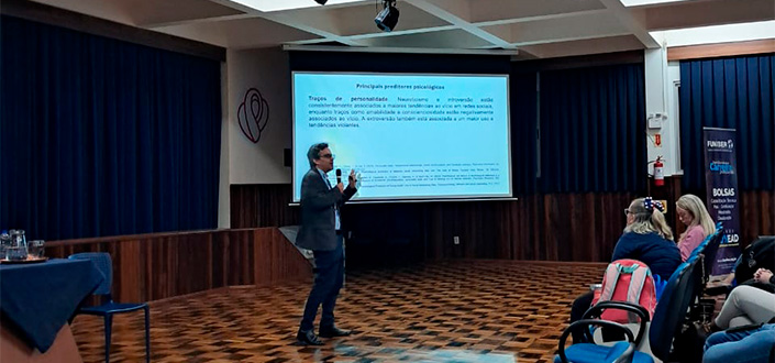 UNEATLANTICO e FUNIBER organizam conferência sobre saúde mental no Brasil