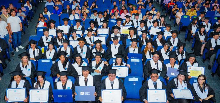 UNEATLANTICO celebra uma cerimônia de entrega de diplomas no Equador