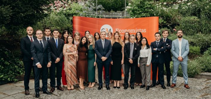 A vice-reitora Silvia Aparicio participa da cerimônia de encerramento do Mestrado em Consultoria Fiscal e Prática Profissional 2024-2025