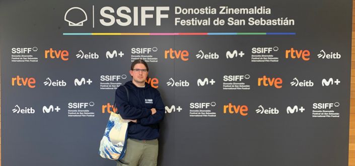 Héctor D. Somonte, aluno da UNEATLANTICO, assiste como imprensa à 73a edição do Festival de Cinema de San Sebastián