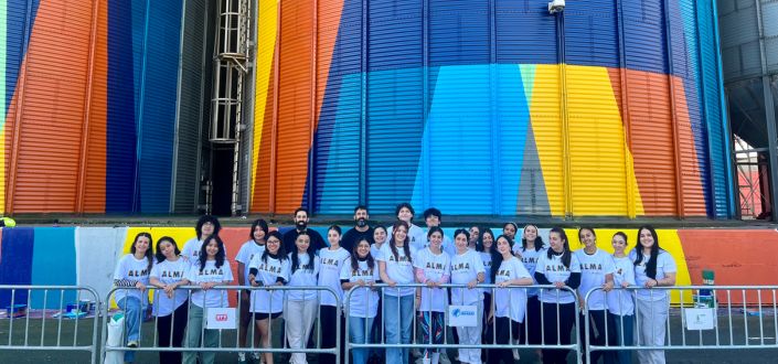 Estudantes da UNEATLANTICO participam de um projeto de arte público impulsionado pelo coletivo artístico Boa Mistura no Porto de Santander