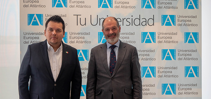 Raúl Torres, deputado migrante do Congresso da Cidade do México, visita UNEATLANTICO e dá uma palestra