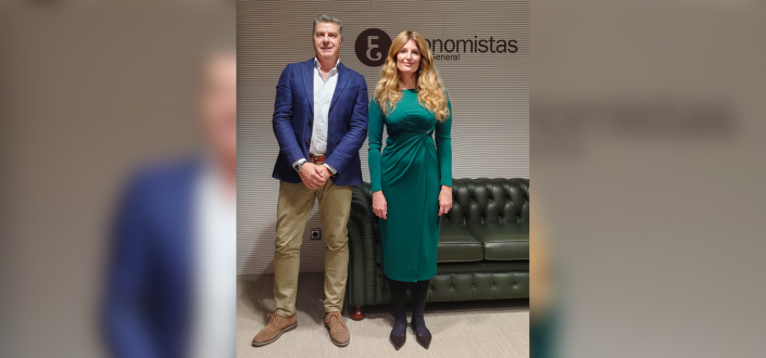A vice-reitora da UNEATLANTICO, Silvia Aparicio, representa a CONFEDE no impulso de novas linhas de trabalho junto ao Conselho Geral de Economistas da Espanha