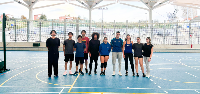 O Serviço de Esportes da UNEATLANTICO organiza um workshop de vôlei