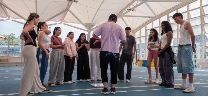 Estudantes da UNEATLANTICO participam de um workshop de Hip Hop