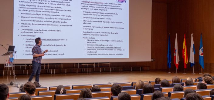 O Colégio Oficial de Psicologia da Cantábria orienta os alunos da UNEATLANTICO sobre a especialização e o exercício profissiona