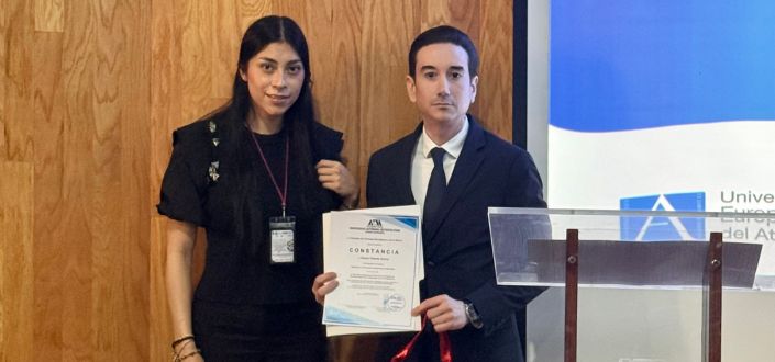 O Dr. Álvaro Velarde Sotres participa como relator num seminário no âmbito do Mundial de Futebol realizado no México