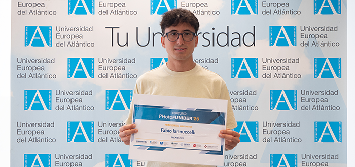 UNEATLANTICO entrega prêmio a um dos vencedores do Concurso Internacional de Fotografia PHotoFUNIBER’26